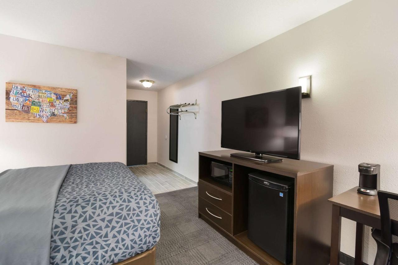 Econo Lodge Williston Exteriör bild