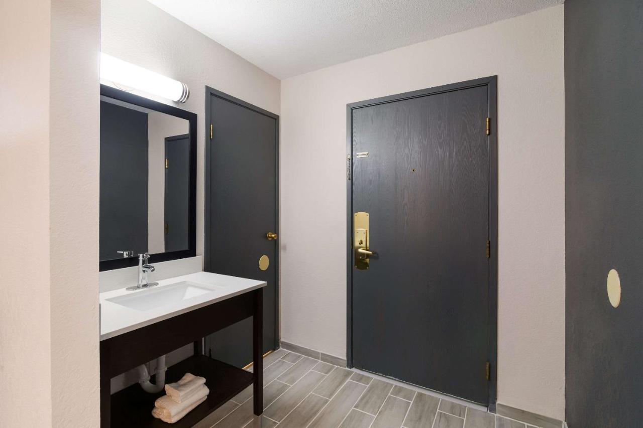 Econo Lodge Williston Exteriör bild