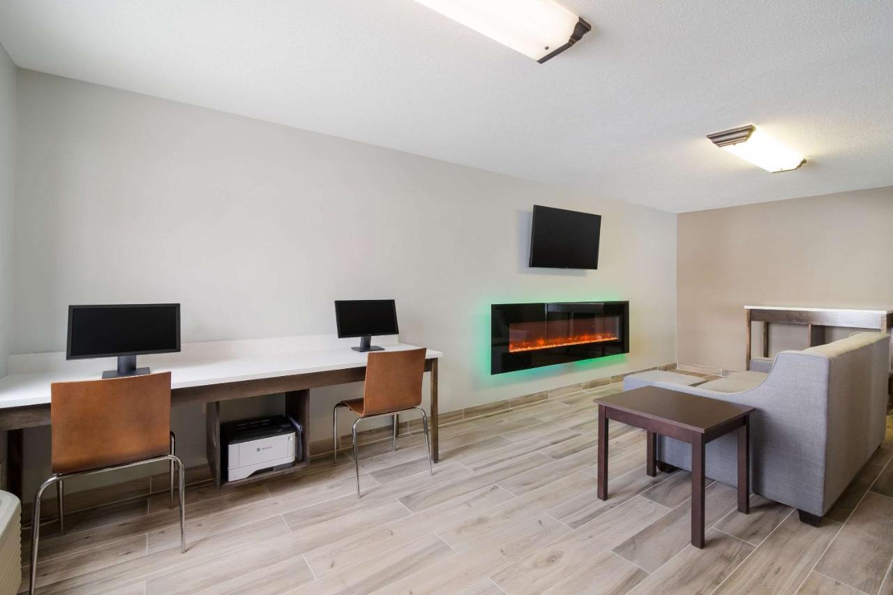 Econo Lodge Williston Exteriör bild